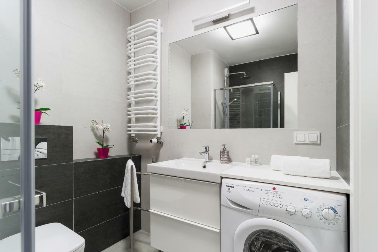 Apartments Claro II By Noclegi Renters คราคูฟ ภายนอก รูปภาพ
