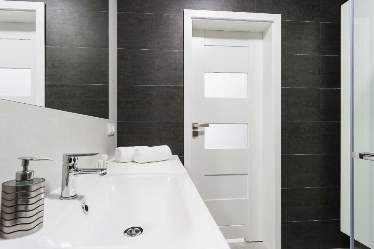 Apartments Claro II By Noclegi Renters คราคูฟ ภายนอก รูปภาพ